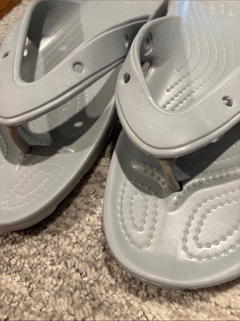 CROCS Silver Foam Flip-Flops men 7 women’s 9 - Picture 3 of 4